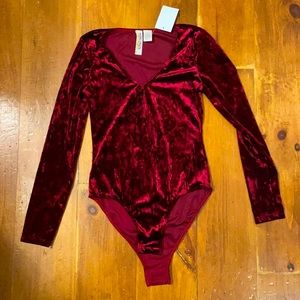 Mimi chica burgundy crushed velvet leotard